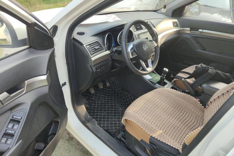 Used BAIC Senova X65 2015 2.0T manual Comfort trim level Interior 2