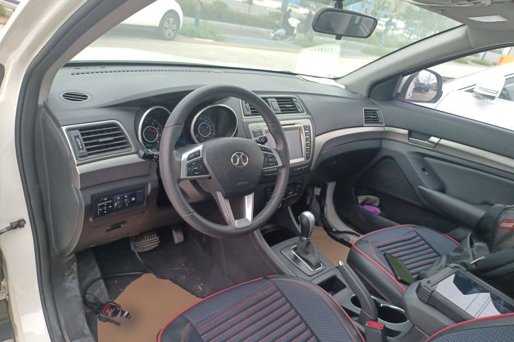 Used BAIC Senova X65 2015 2.0T Automatic Elite Model Interior 2