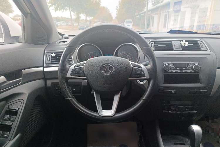 Used BAIC Senova X65 2015 2.0T automatic comfort version Interior 2