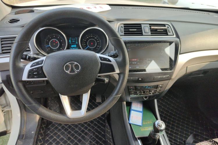 Used BAIC Senova X65 2015 2.0T manual Comfort trim level Interior 3