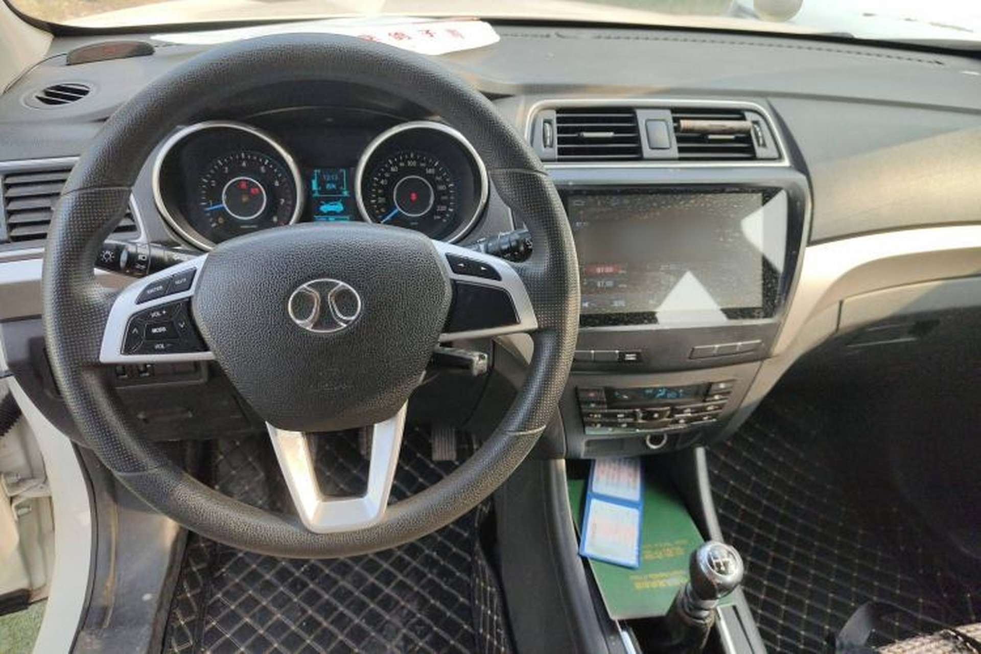 Used BAIC Senova X65 2015 2.0T manual Comfort trim level Interior 3