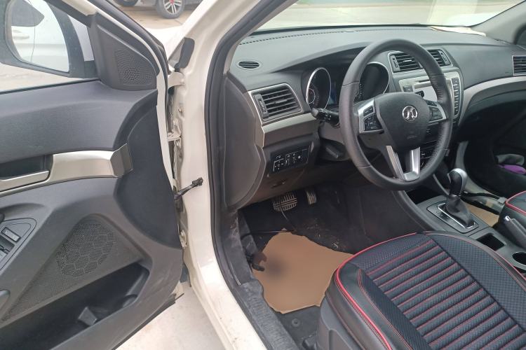 Used BAIC Senova X65 2015 2.0T Automatic Elite Model Interior 3