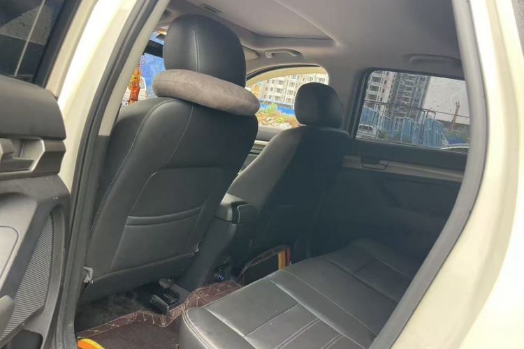Used BAIC Senova X65 2015 2.0T automatic comfort version Interior 3