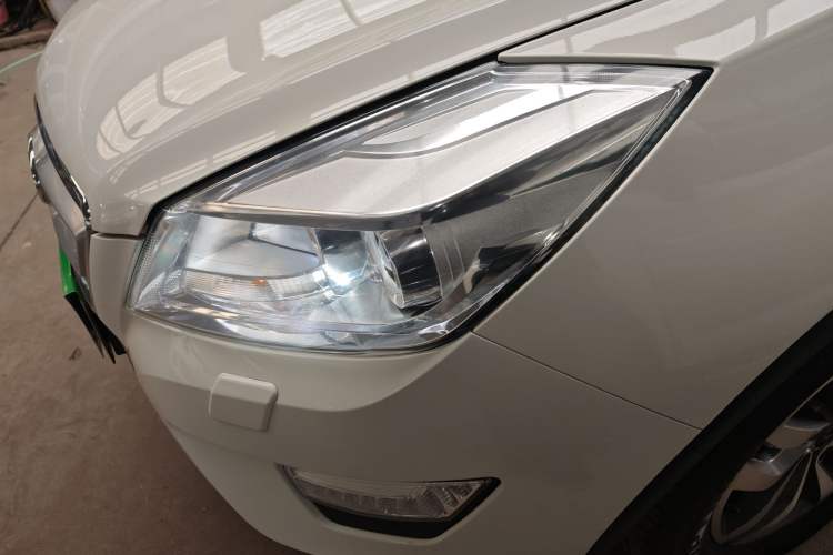 Used BAIC Senova X65 2015 2.0T automatic luxury version Left Front Headlight