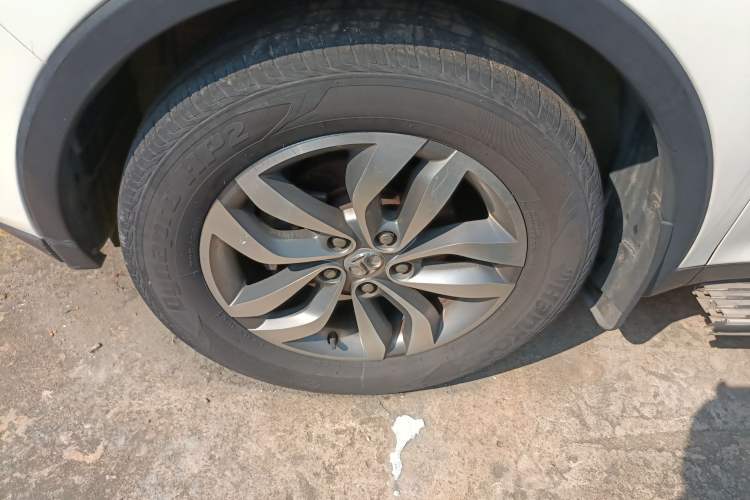 Used BAIC Senova X65 2015 2.0T Automatic Elite Model Left Front Wheel Hub