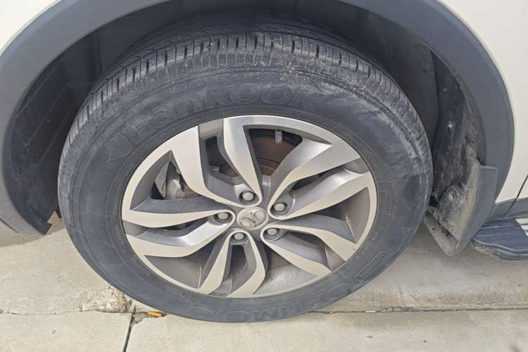 Used BAIC Senova X65 2015 2.0T Automatic Elite Model Left Front Wheel Hub