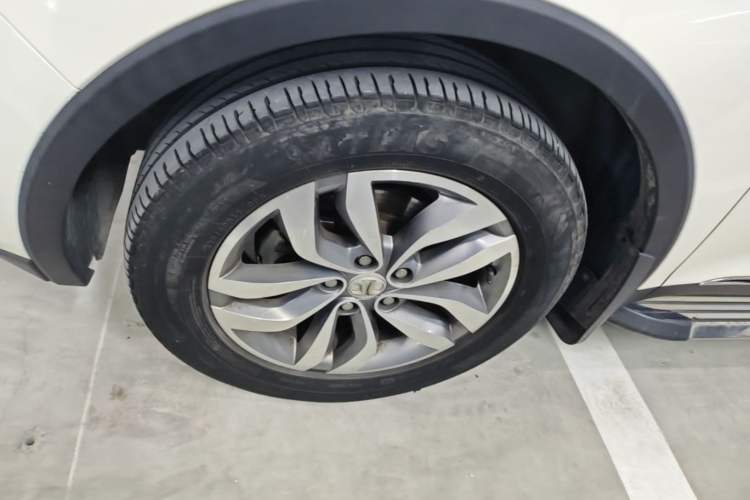 Used BAIC Senova X65 2015 2.0T Automatic Elite Model Left Front Wheel Hub