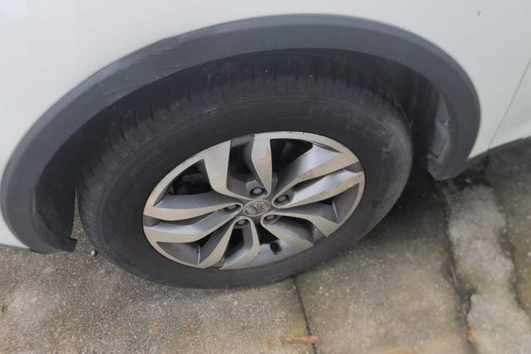 Used BAIC Senova X65 2015 2.0T Automatic Elite Model Left Front Wheel Hub