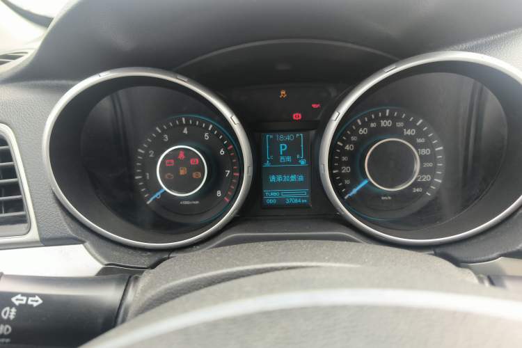 Used BAIC Senova X65 2015 2.0T automatic comfort version Odometer Close Up
