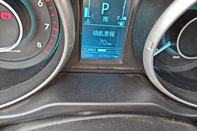 Used BAIC Senova X65 2015 2.0T automatic luxury version Odometer Close Up