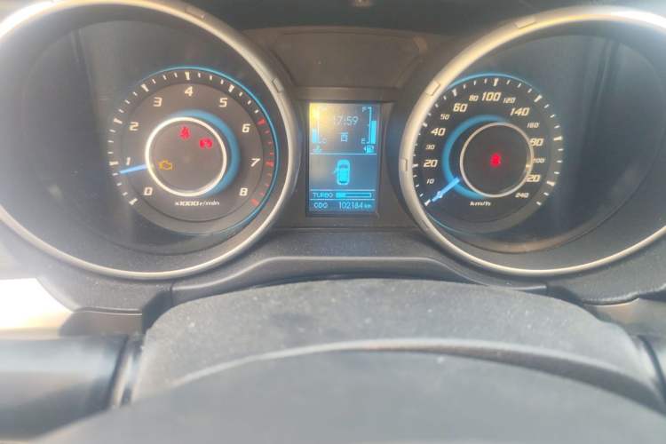 Used BAIC Senova X65 2015 2.0T manual Comfort trim level Odometer Close Up