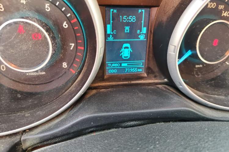 Used BAIC Senova X65 2015 2.0T manual Comfort trim level Odometer Close Up