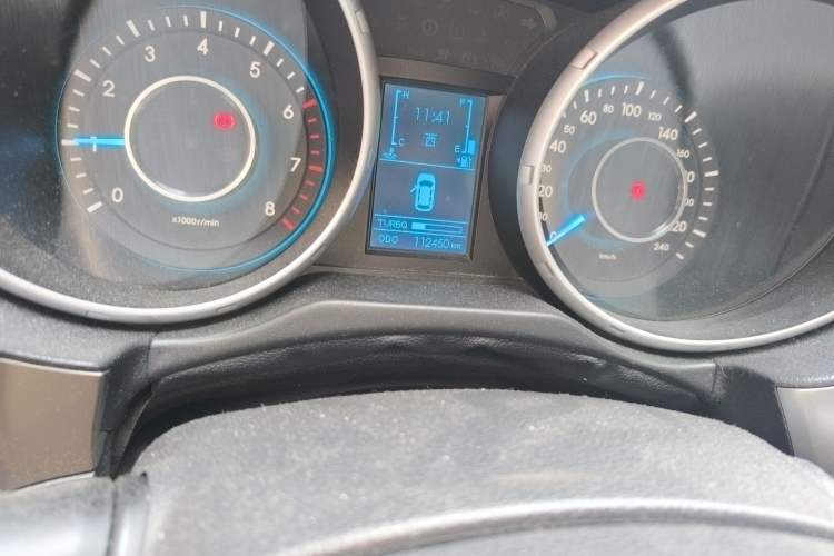 Used BAIC Senova X65 2015 2.0T manual Comfort trim level Odometer Close Up
