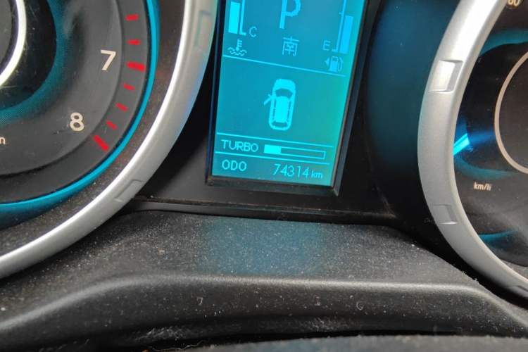 Used BAIC Senova X65 2015 2.0T automatic comfort version Odometer Close Up