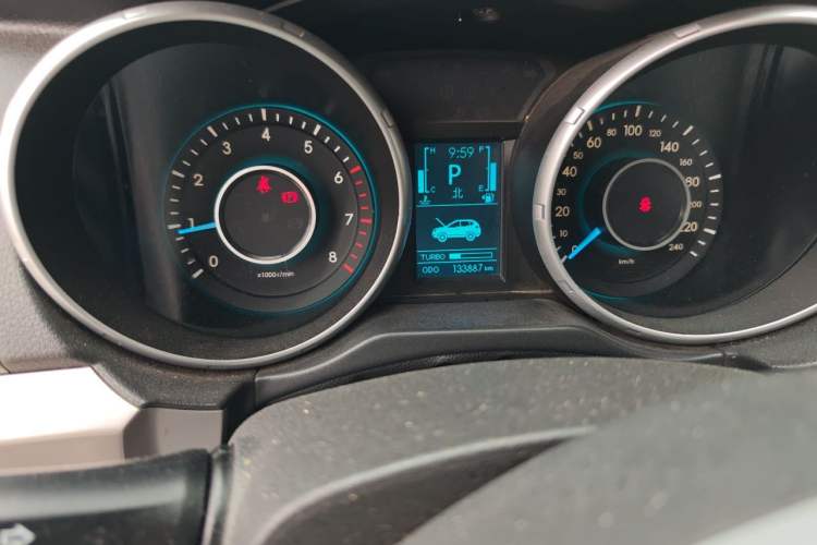 Used BAIC Senova X65 2015 2.0T automatic luxury version Odometer Close Up