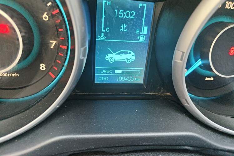 Used BAIC Senova X65 2015 2.0T Manual Luxury Edition Odometer Close Up