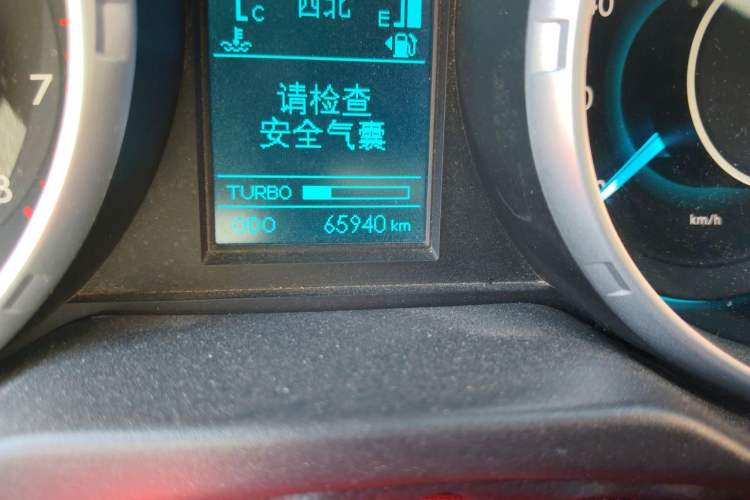 Used BAIC Senova X65 2015 2.0T Manual Elite Edition Odometer Close Up