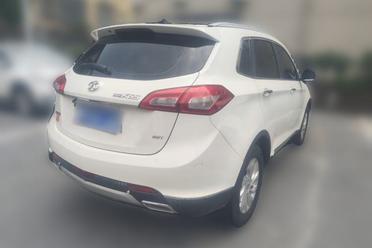 Used BAIC Senova X65 2015 2.0T manual Comfort trim level Rear Right 45 Deg
