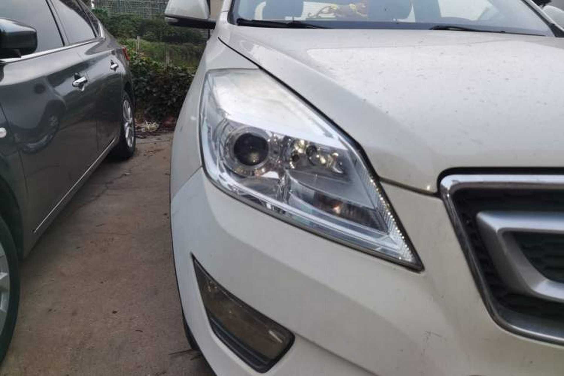 Used BAIC Senova X65 2015 2.0T automatic comfort version Right Front Headlight