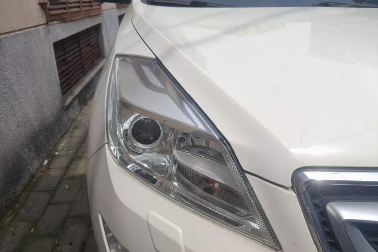Used BAIC Senova X65 2015 2.0T automatic luxury version Right Front Headlight