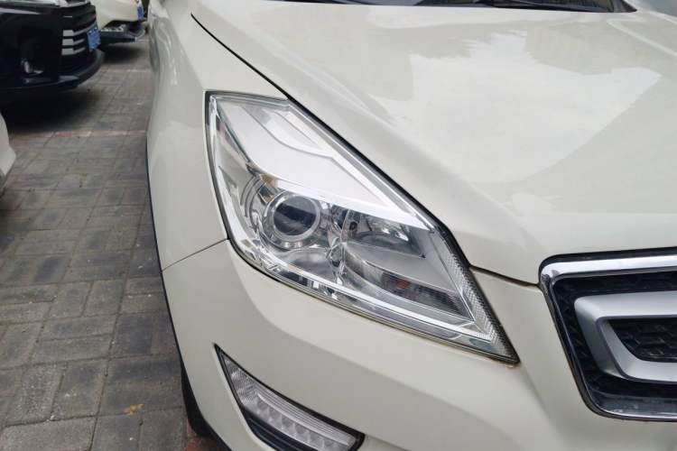 Used BAIC Senova X65 2015 2.0T Automatic Elite Model Right Front Headlight