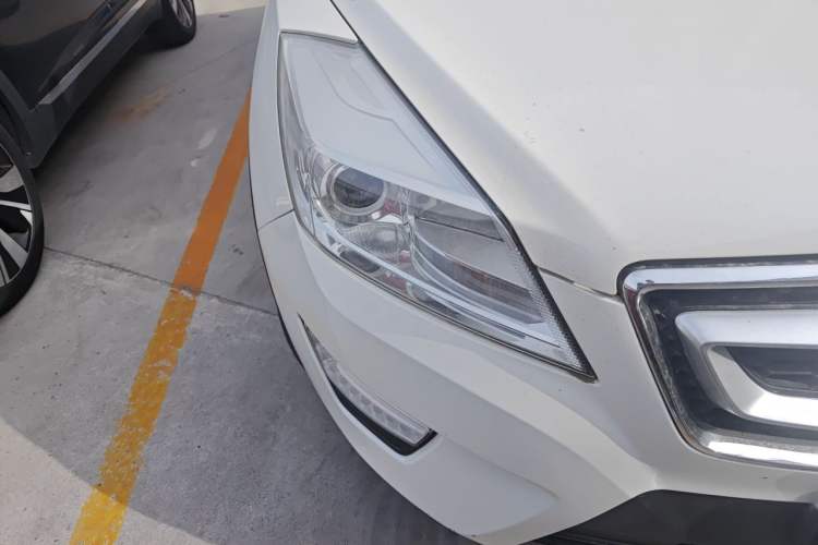 Used BAIC Senova X65 2015 2.0T Automatic Elite Model Right Front Headlight