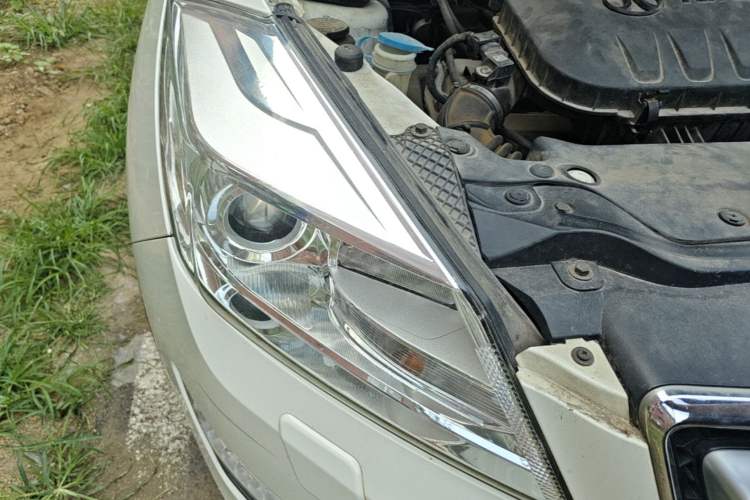 Used BAIC Senova X65 2015 2.0T automatic luxury version Right Front Headlight