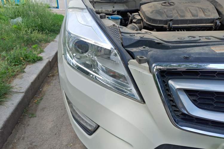 Used BAIC Senova X65 2015 2.0T Automatic Elite Model Right Front Headlight