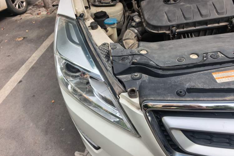 Used BAIC Senova X65 2015 2.0T Automatic Elite Model Right Front Headlight