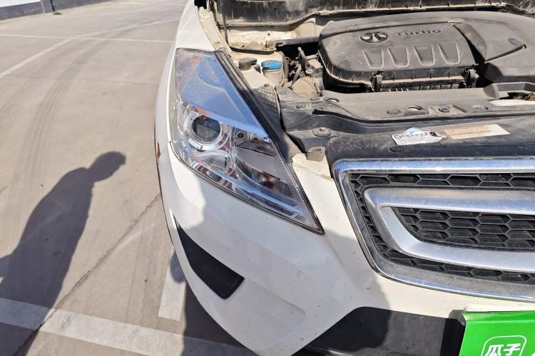 Used BAIC Senova X65 2015 2.0T manual Comfort trim level Right Front Headlight