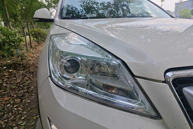 Used BAIC Senova X65 2015 2.0T Automatic Elite Model Right Front Headlight