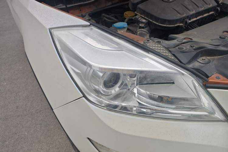 Used BAIC Senova X65 2015 2.0T Automatic Elite Model Right Front Headlight