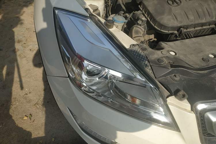 Used BAIC Senova X65 2015 2.0T Automatic Elite Model Right Front Headlight