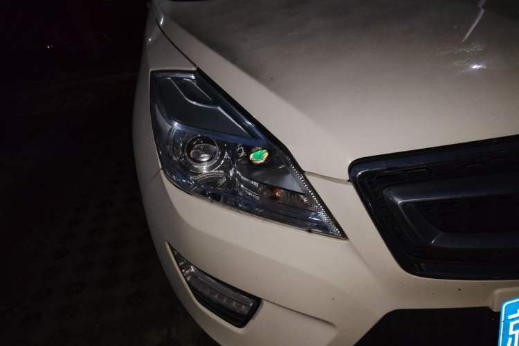 Used BAIC Senova X65 2015 2.0T Automatic Elite Model Right Front Headlight
