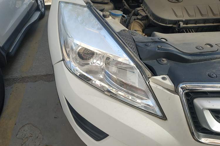 Used BAIC Senova X65 2015 2.0T manual Comfort trim level Right Front Headlight