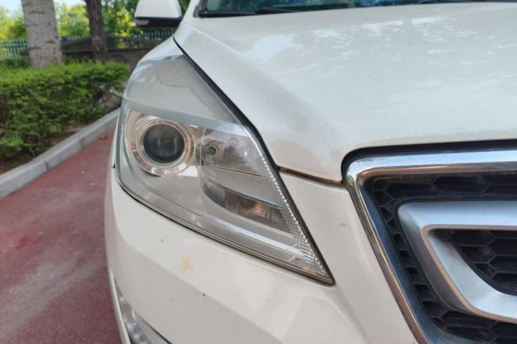 Used BAIC Senova X65 2015 2.0T Automatic Elite Model Right Front Headlight