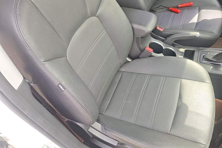 Used BAIC Senova X65 2015 2.0T Automatic Elite Model Right Front Seat