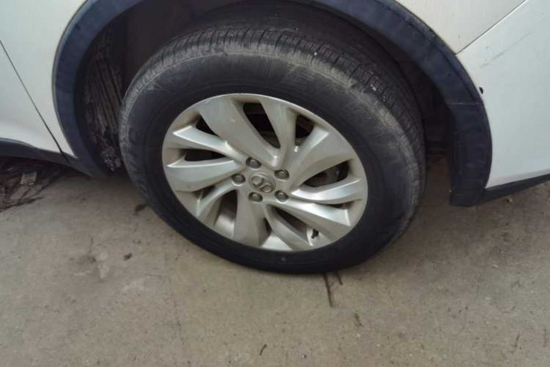 Used BAIC Senova X65 2015 2.0T automatic comfort version Right Front Wheel Hub
