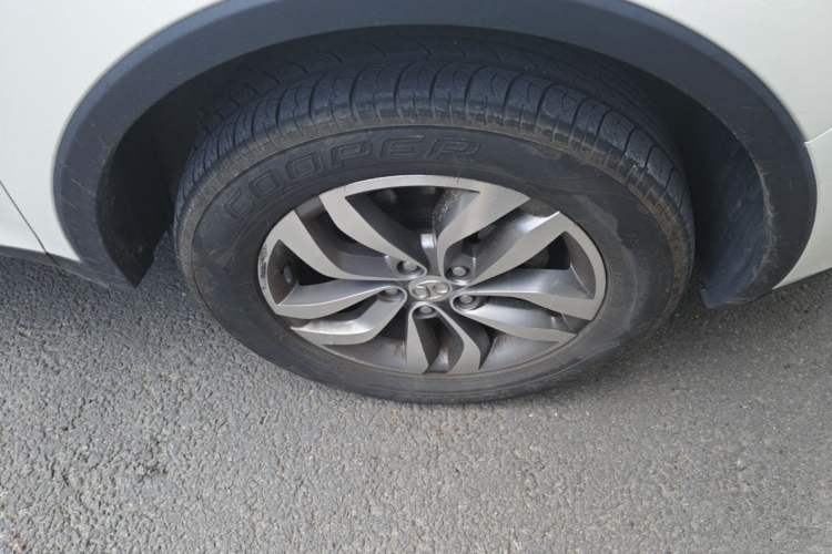 Used BAIC Senova X65 2015 2.0T Automatic Elite Model Right Front Wheel Hub