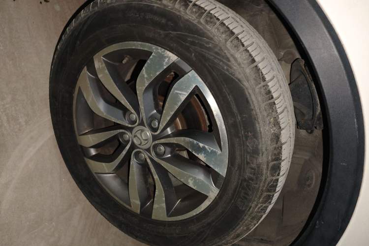 Used BAIC Senova X65 2015 2.0T Automatic Elite Model Right Front Wheel Hub