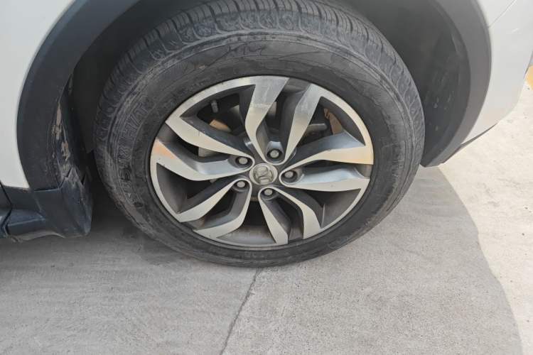 Used BAIC Senova X65 2015 2.0T Automatic Elite Model Right Front Wheel Hub