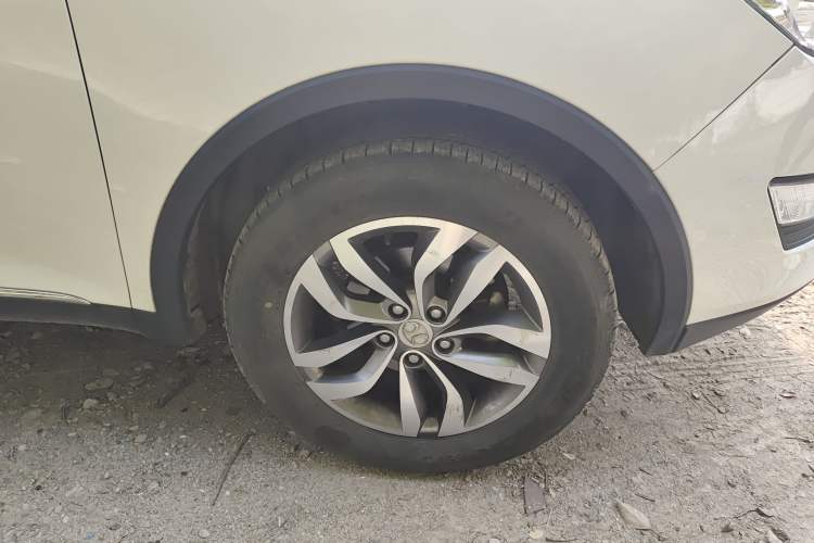 Used BAIC Senova X65 2015 2.0T Automatic Elite Model Right Front Wheel Hub