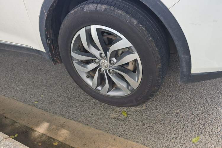Used BAIC Senova X65 2015 2.0T Automatic Elite Model Right Front Wheel Hub