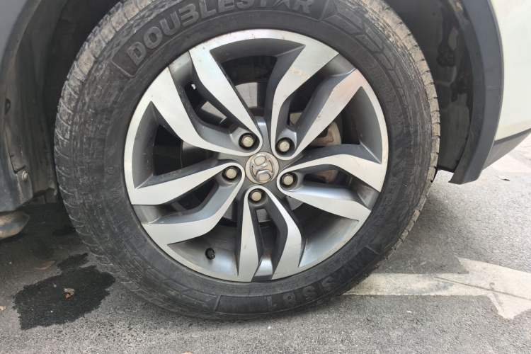 Used BAIC Senova X65 2015 2.0T Automatic Elite Model Right Front Wheel Hub