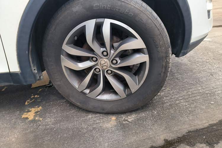 Used BAIC Senova X65 2015 2.0T Automatic Elite Model Right Front Wheel Hub