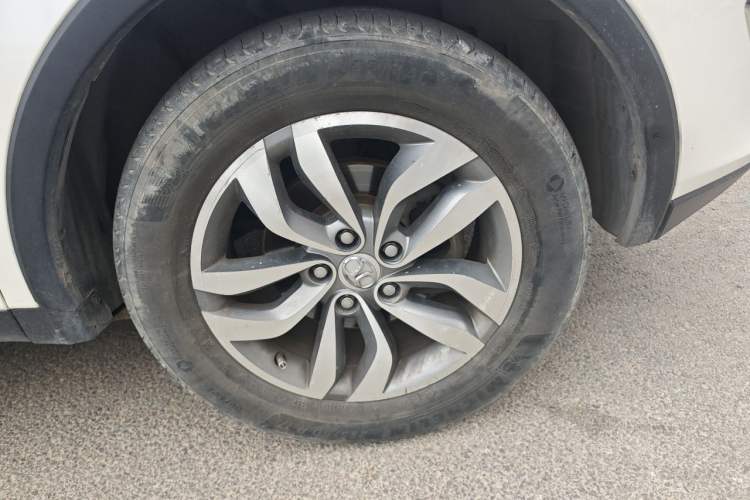 Used BAIC Senova X65 2015 2.0T Automatic Elite Model Right Front Wheel Hub