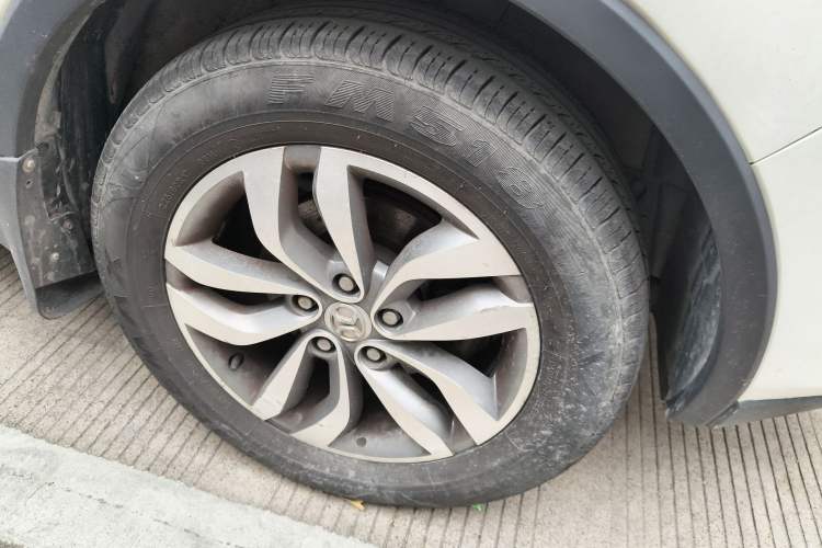 Used BAIC Senova X65 2015 2.0T Automatic Elite Model Right Front Wheel Hub