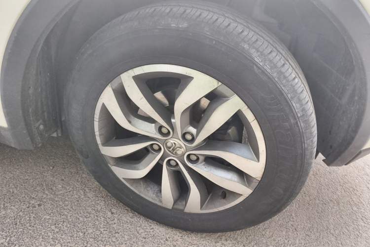 Used BAIC Senova X65 2015 2.0T Automatic Elite Model Right Front Wheel Hub