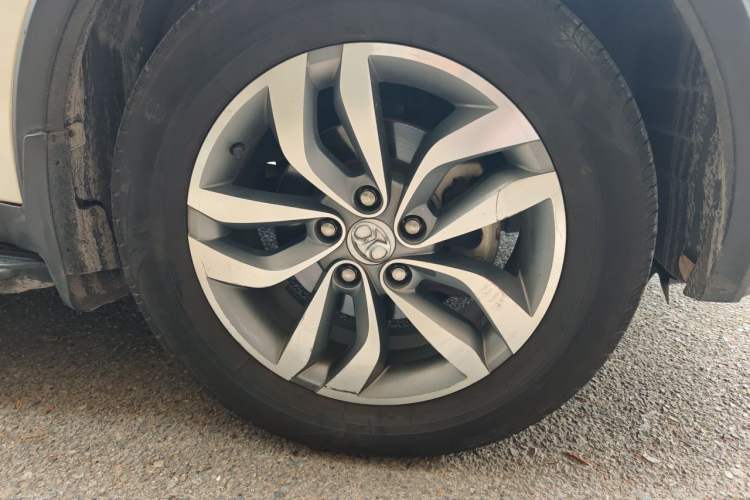 Used BAIC Senova X65 2015 2.0T automatic luxury version Right Front Wheel Hub