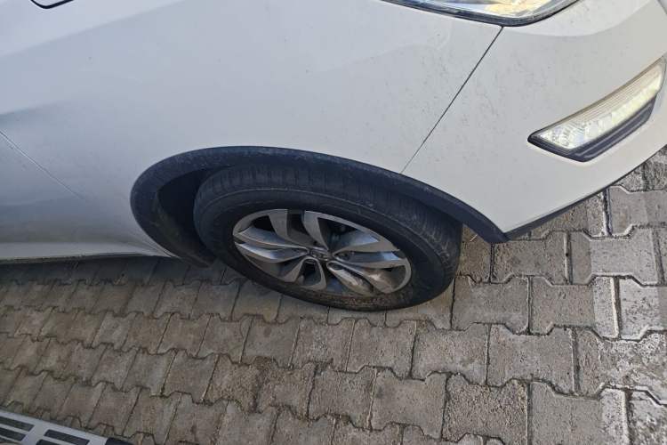 Used BAIC Senova X65 2015 2.0T Manual Luxury Edition Right Front Wheel Hub